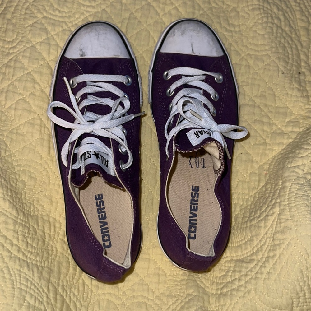 Purple converse Chuck Taylor’s size 8